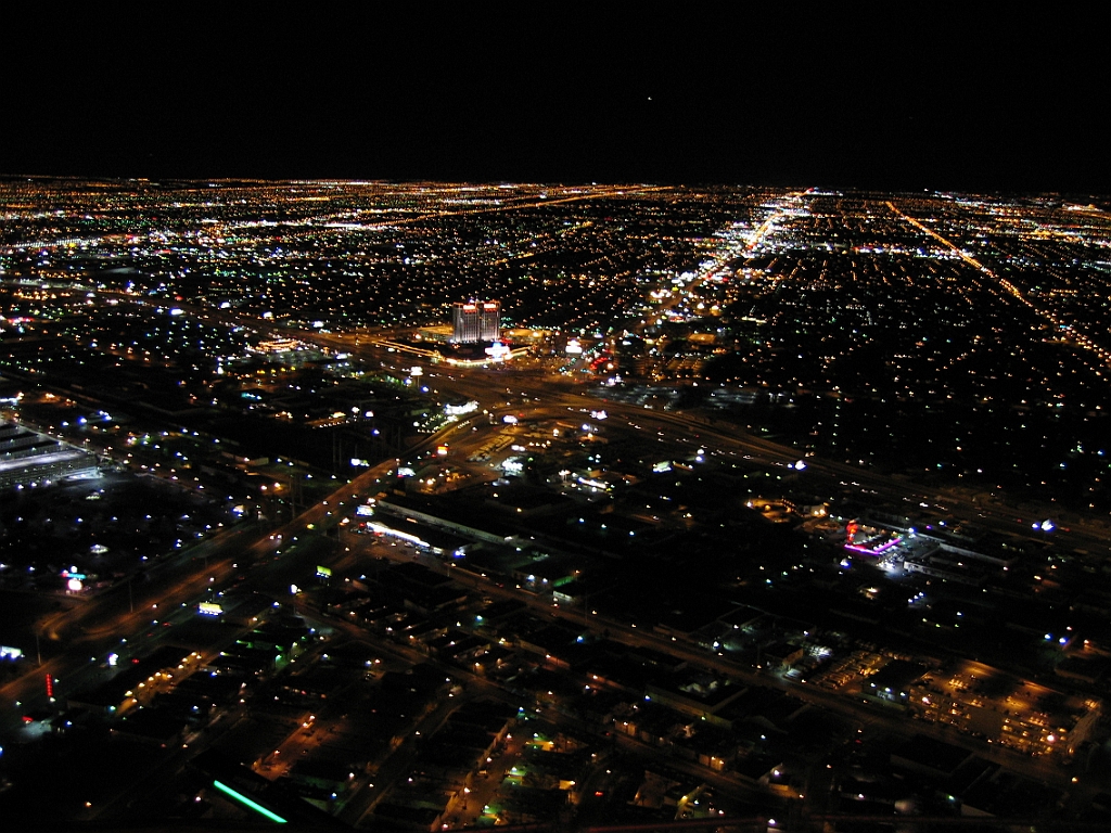 035 Vue de Stratosphere de nuit.jpg